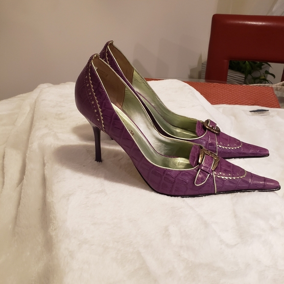 Shoes - Picture 2 of 4